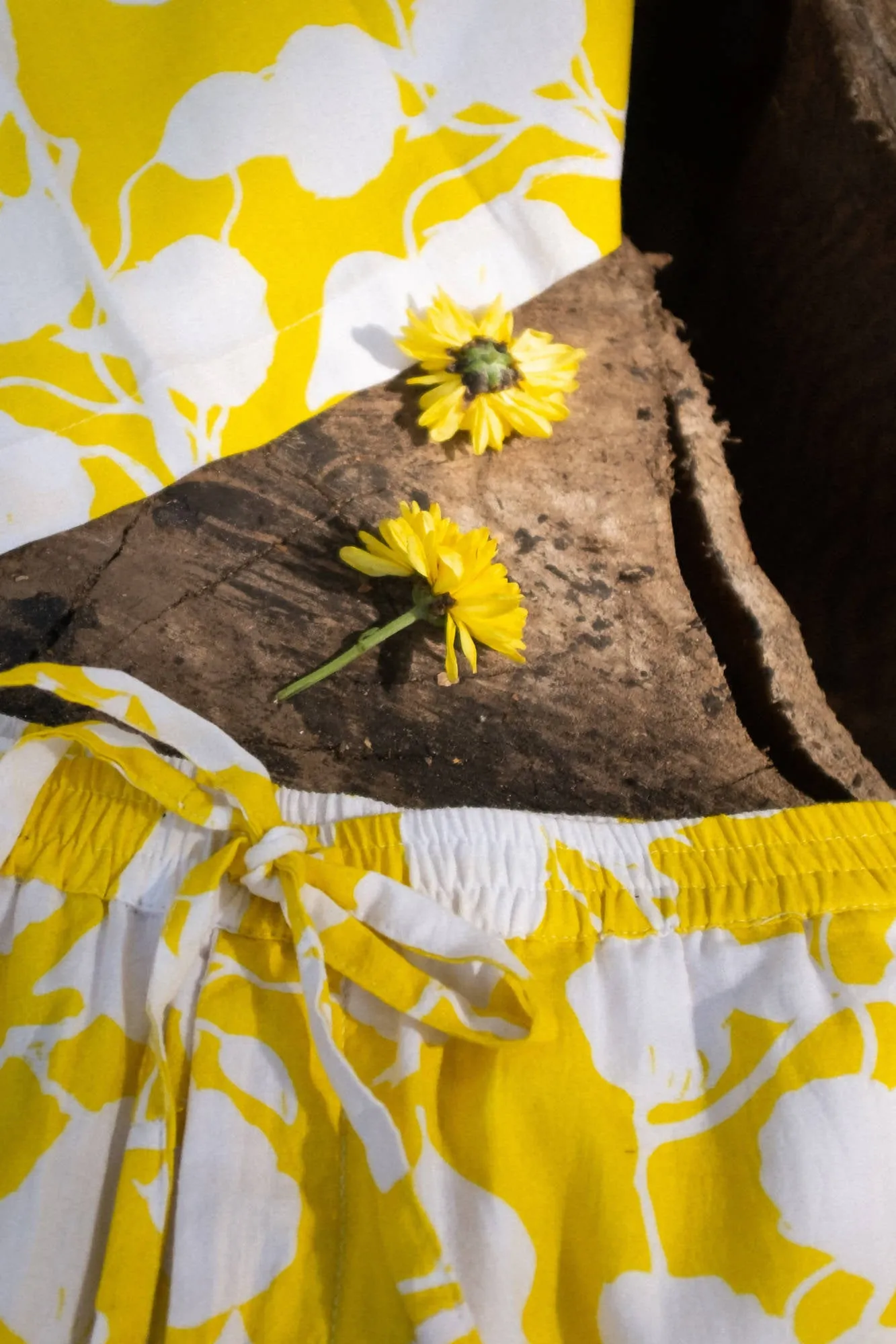 DAFFODIL FLORAL SHORTS