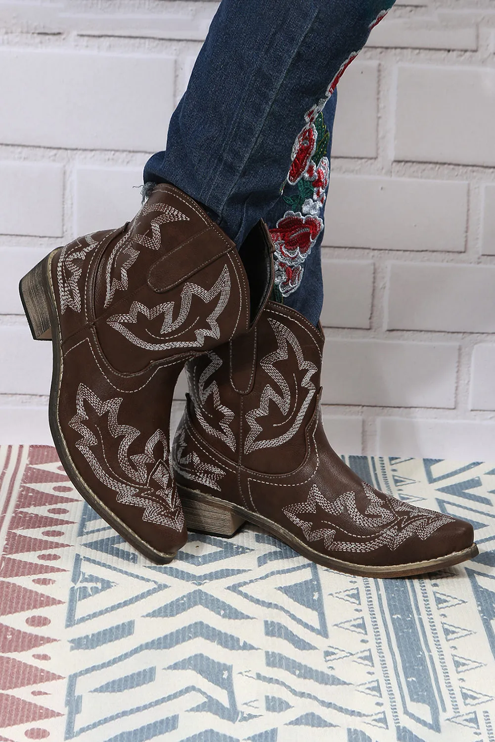 Women's Western Embroidered Pointed Toe Cowgirl Boots