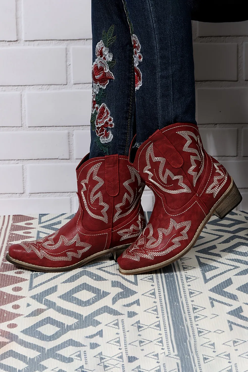 Women's Western Embroidered Pointed Toe Cowgirl Boots