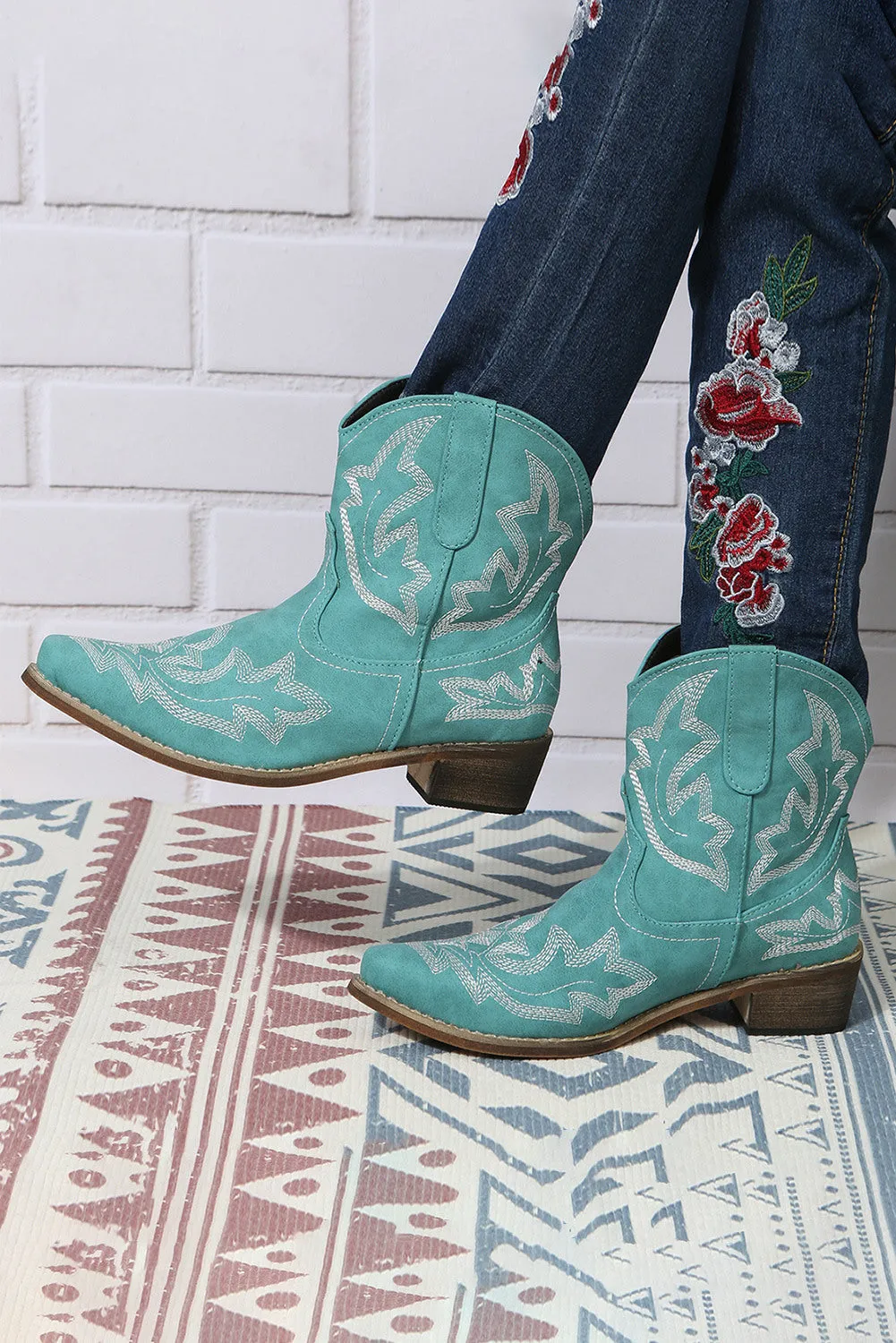 Women's Western Embroidered Pointed Toe Cowgirl Boots