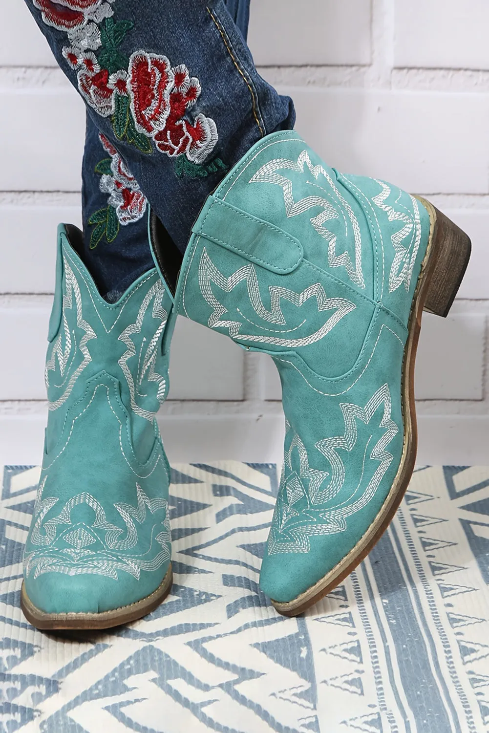 Women's Western Embroidered Pointed Toe Cowgirl Boots