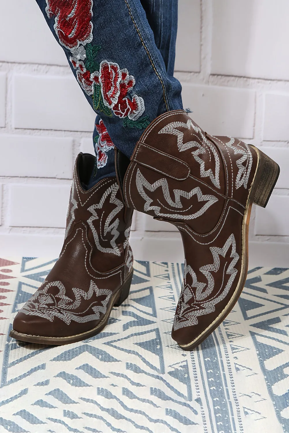 Women's Western Embroidered Pointed Toe Cowgirl Boots
